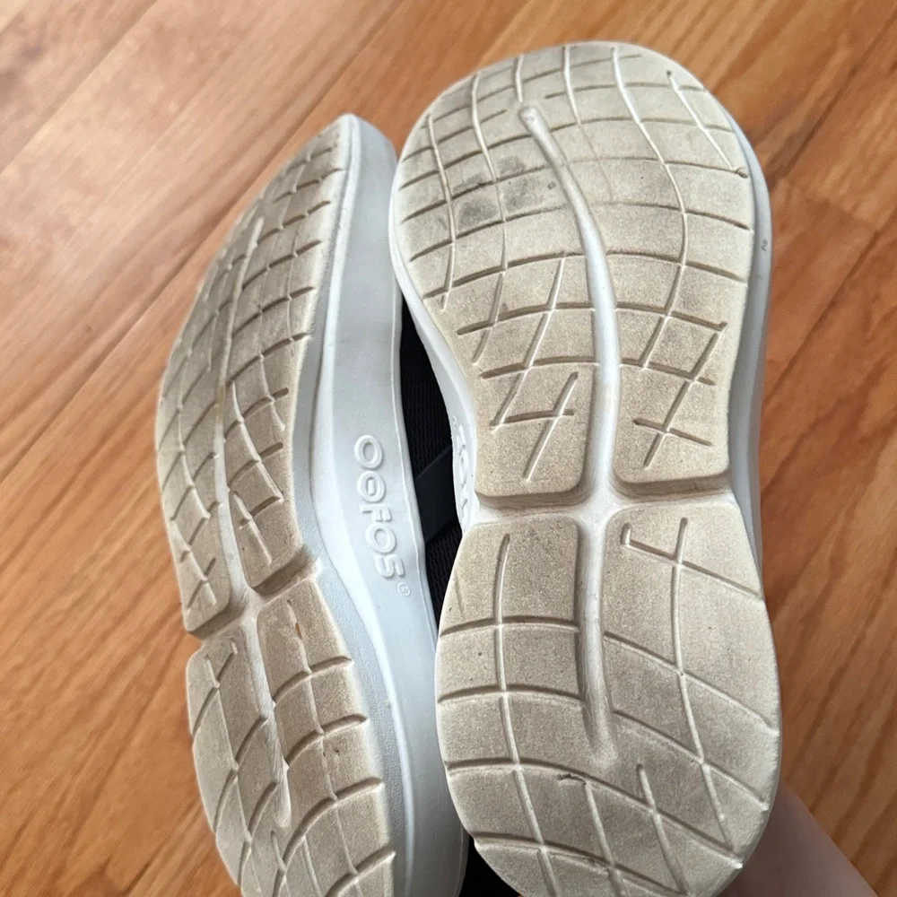 Oofos Women Size‎ 11 Black and White Slip-On Sneakers